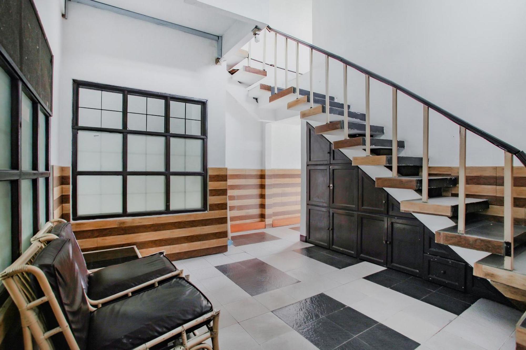 Oyo Life 90091 Wisma Pakuan Syariah Bogor Luaran gambar