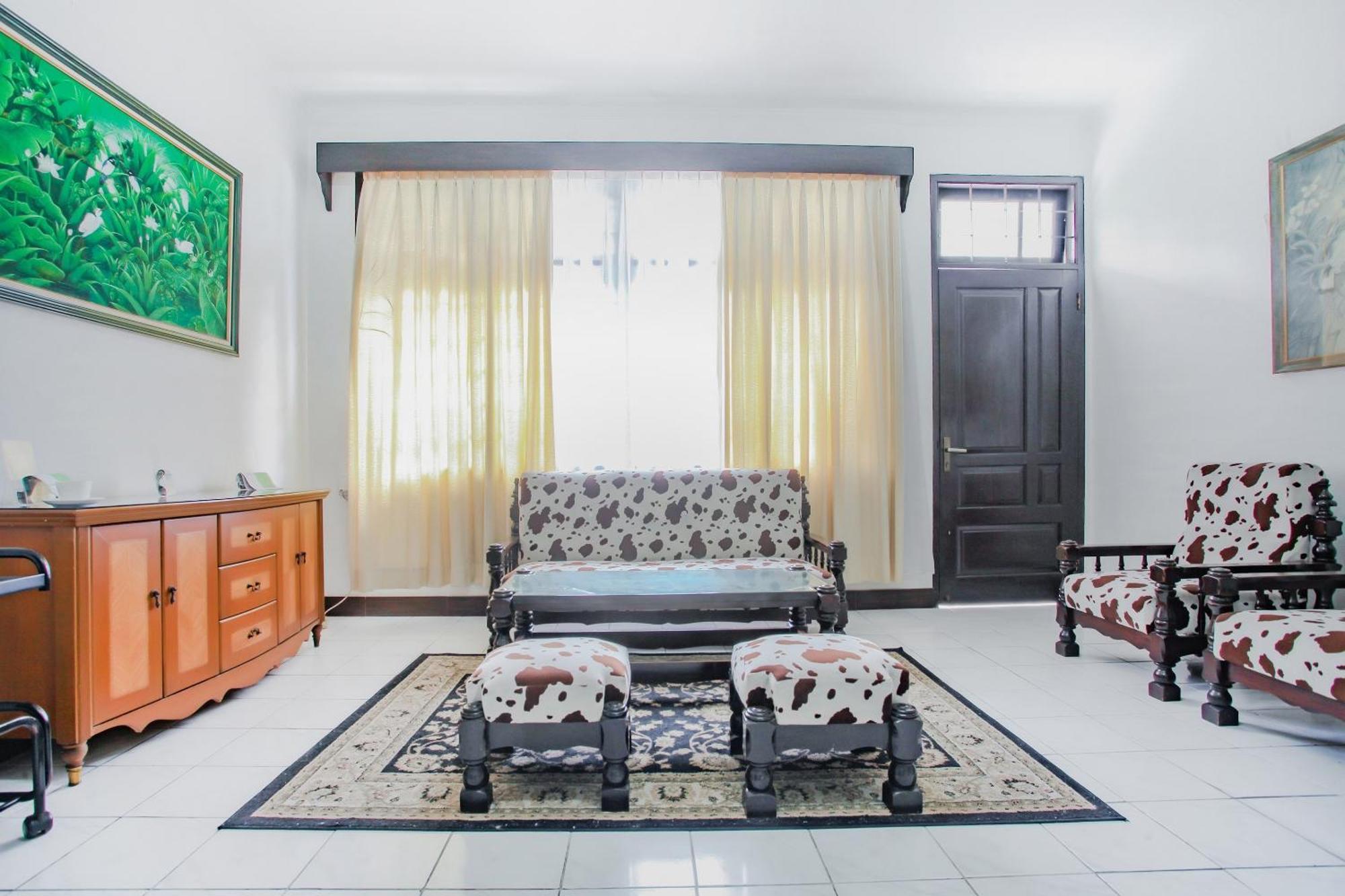 Oyo Life 90091 Wisma Pakuan Syariah Bogor Luaran gambar